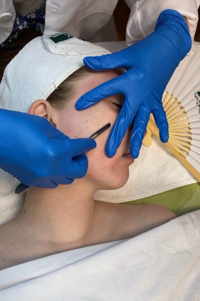 Dermaplaning Tucson AZ at Incandescent Skin.  Manual exfoliation