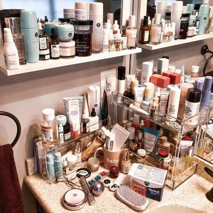 Organizing Skincare and Make-up.  When should you throw products away? #skincarejunkie #skincare #tucsonskincare #bestproductsinTucson